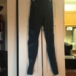 Lululemon yoga leggings (Teal not blue)